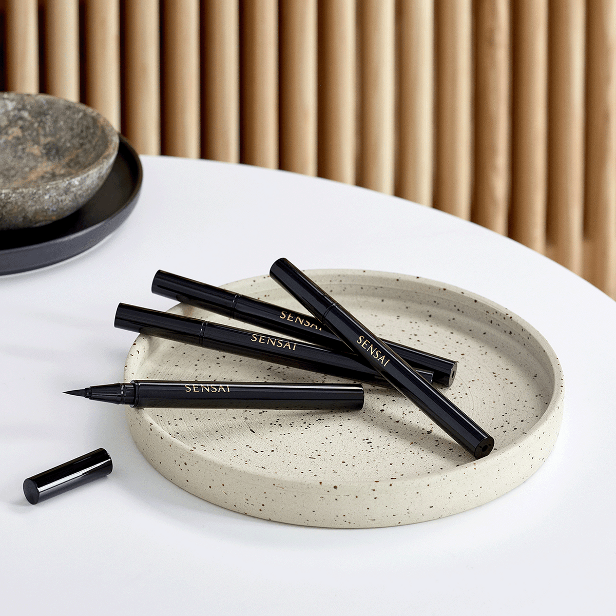 SENSAI - DESIGNING LIQUID EYELINER